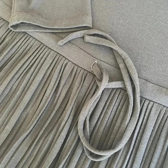 J.Jill Pleated Knit Dress Drawstring Waist Women’s Size Large Black Preppy - Picture 12 of 15